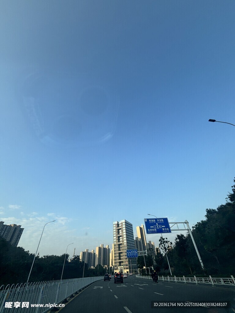 城市道路远景