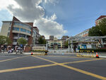 校园门口道路全景