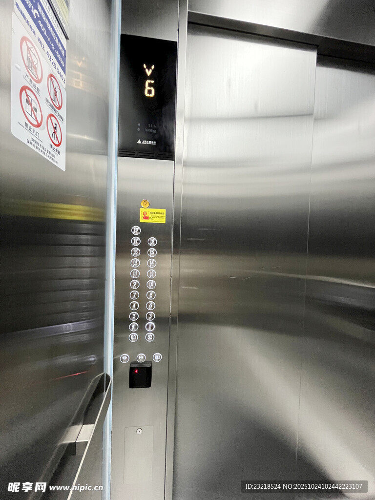 电梯