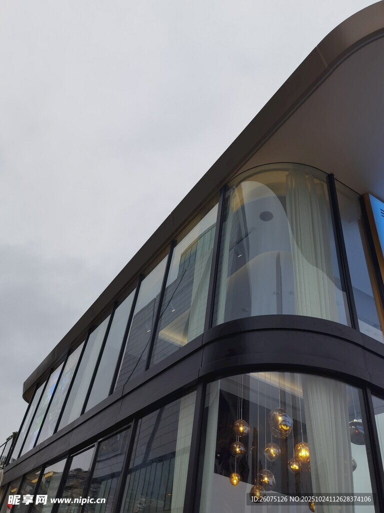 现代玻璃建筑外观