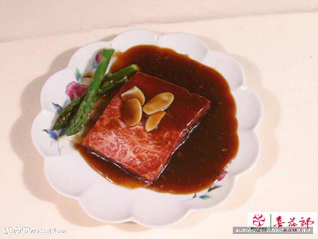 红烧东坡肉摆盘精致