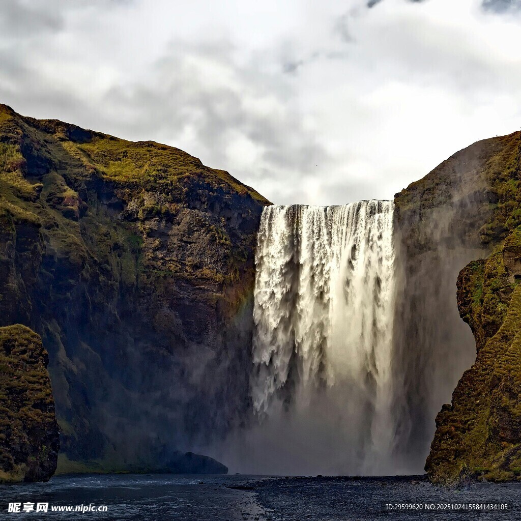 壮丽冰岛瀑布景观