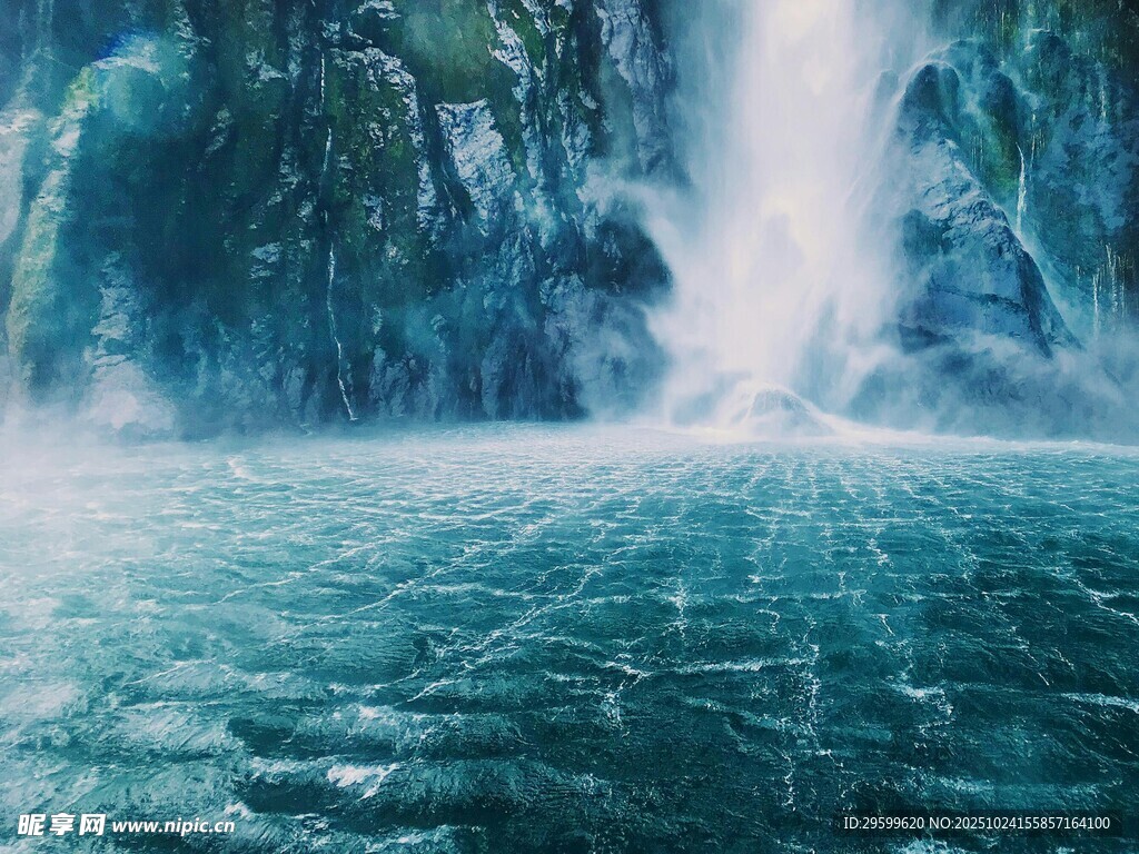 壮观瀑布下的碧绿潭水