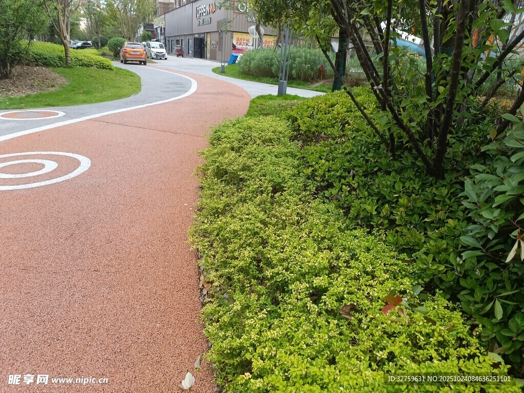 城市中的多彩健身步道