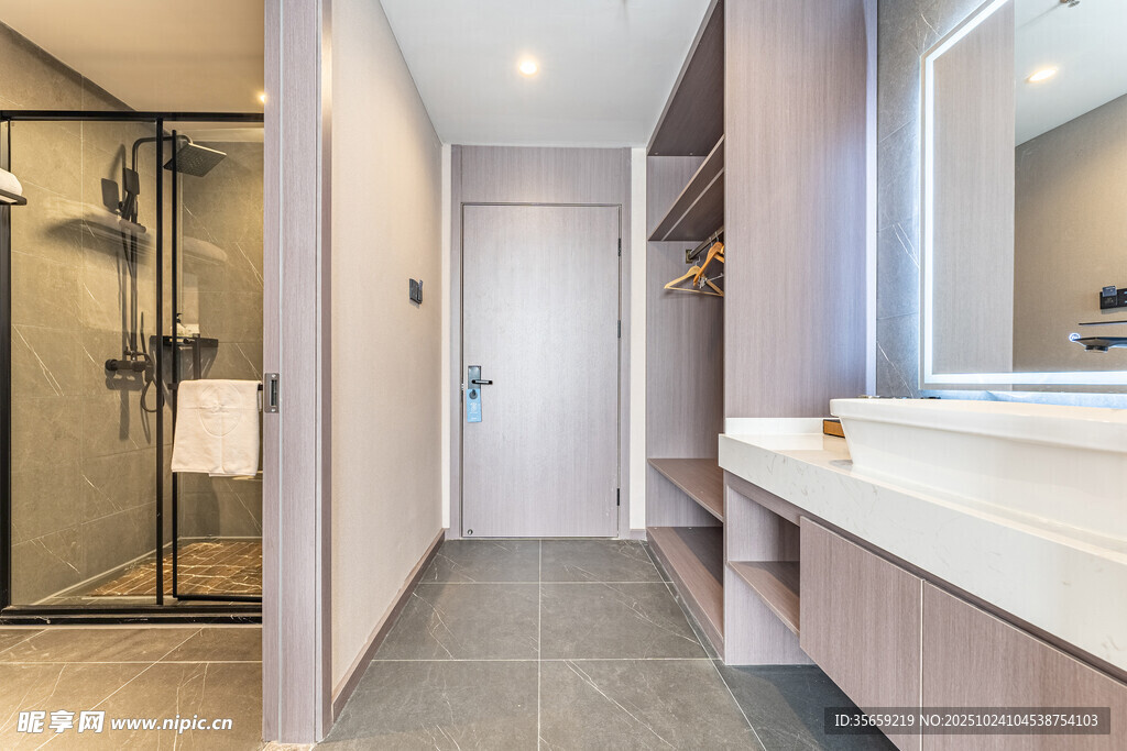 现代简约风浴室空间