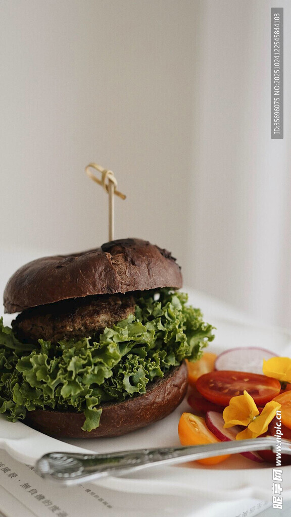 美味汉堡配多彩配菜