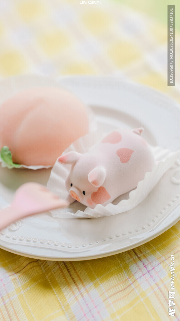 可爱猫咪与桃子点心