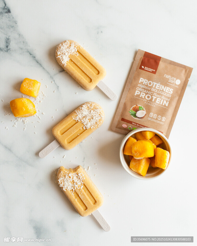 柠檬味冰棍与鲜果搭配