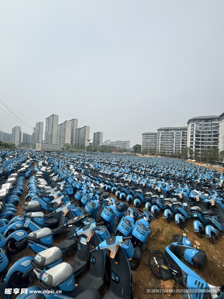 共享单车坟场 