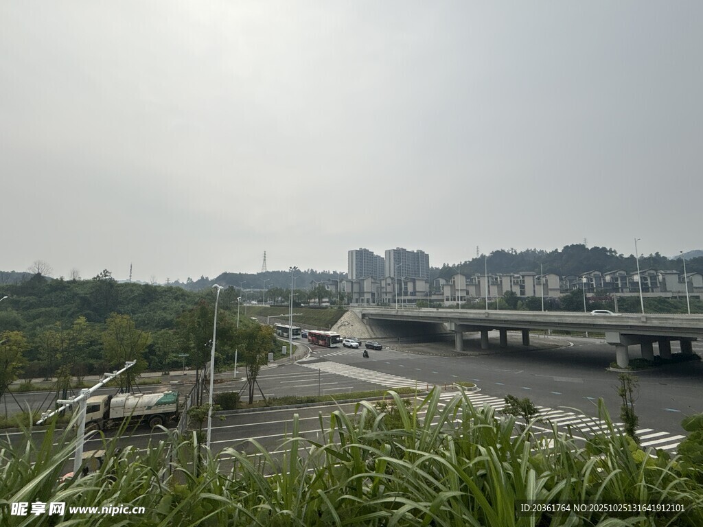 城郊公路景观