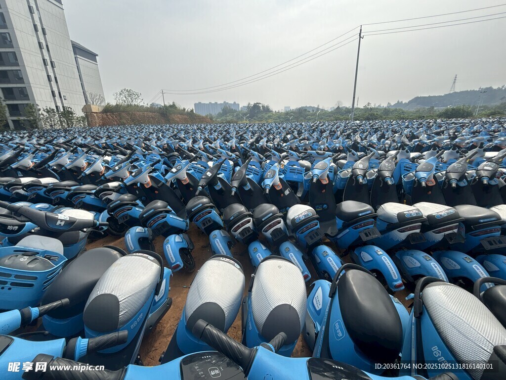 海量电动车整齐停放场景