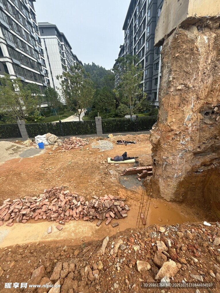 小区内施工场景