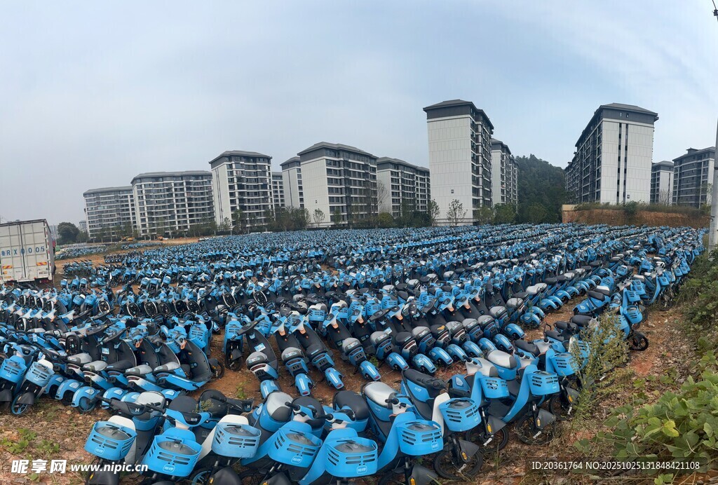 校园集体活动场面壮观