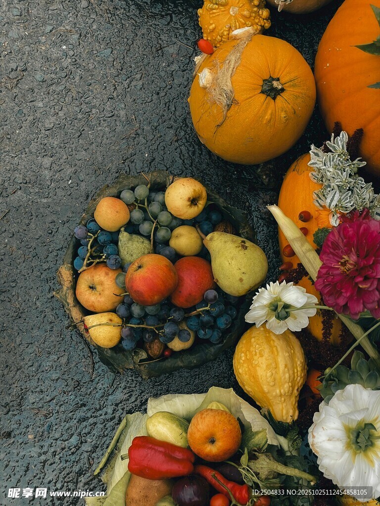 秋季多彩蔬果花卉组合