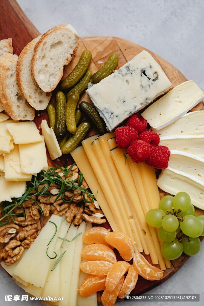 美味多样的奶酪拼盘
