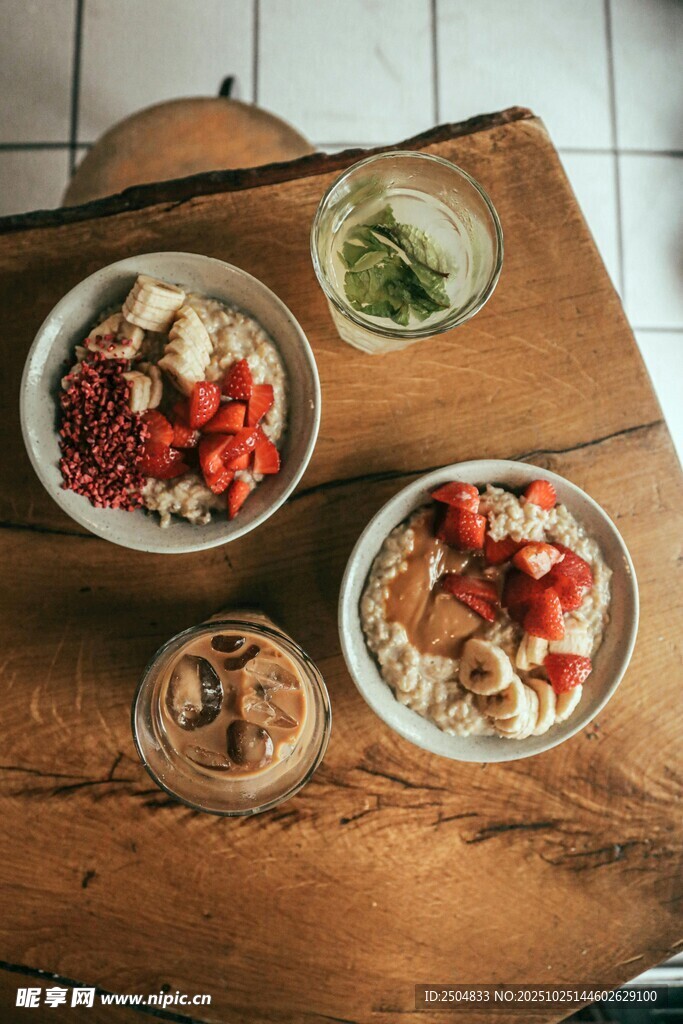 美味健康的多彩碗装食物