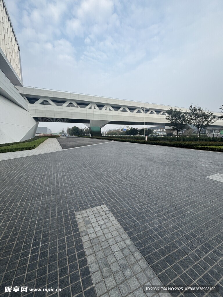现代广场开阔路面景观