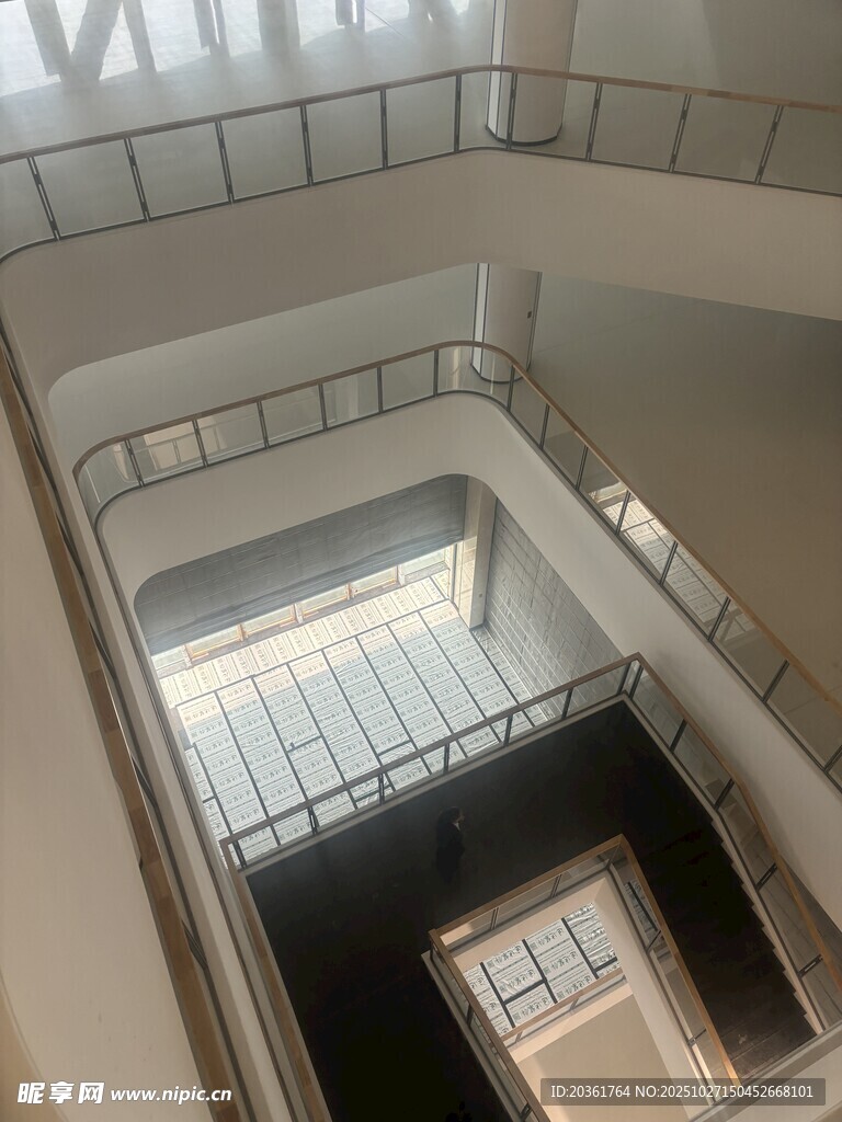 现代建筑内部多层空间景观