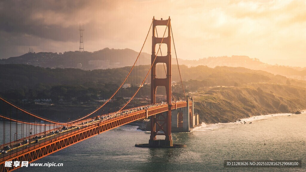 金门大桥壮丽日出景象