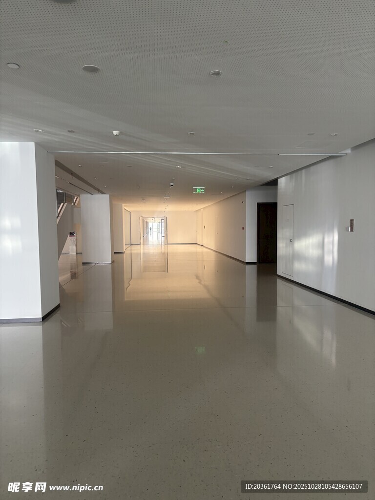 空旷现代室内空间场景