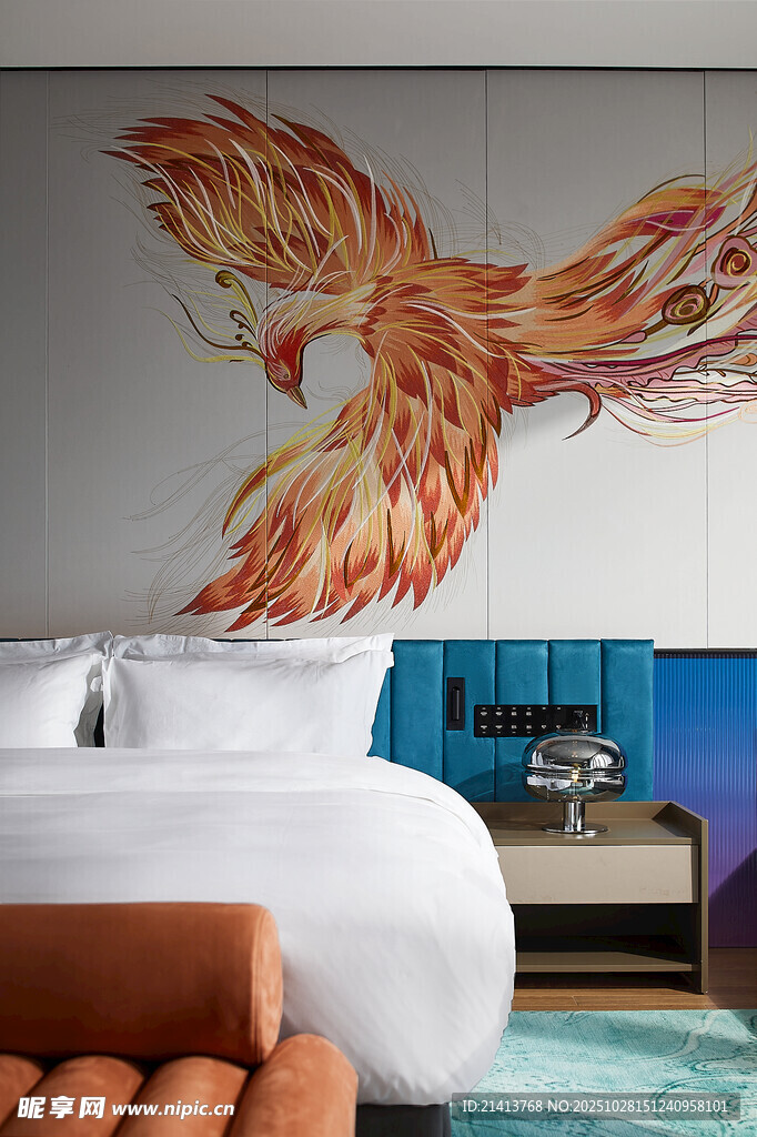 卧室中绚丽凤凰壁画装饰