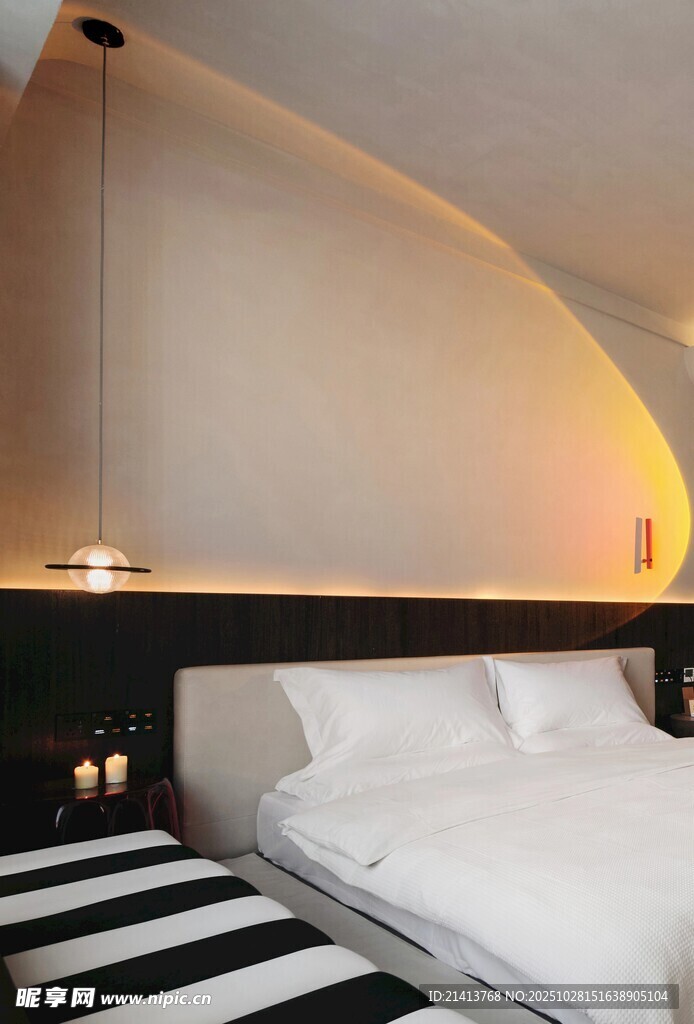 现代简约风格温馨卧室空间