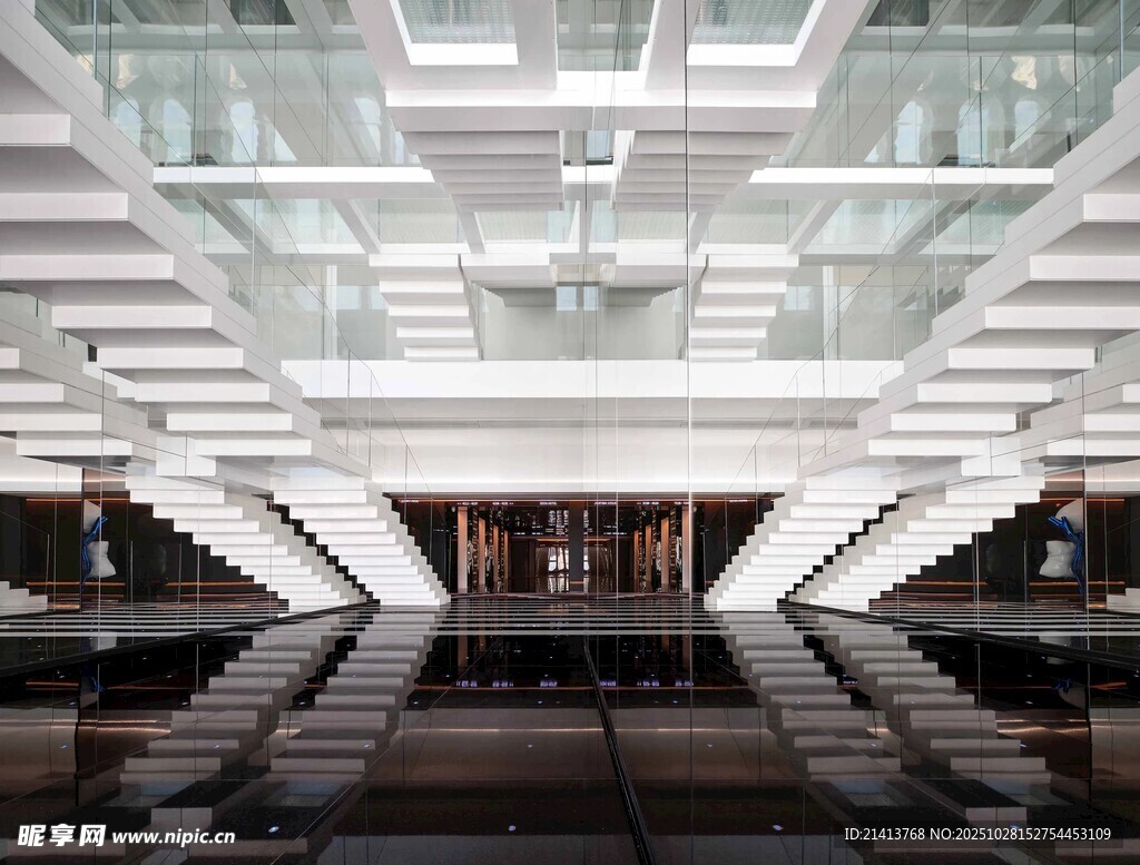 现代大气的多层建筑大厅