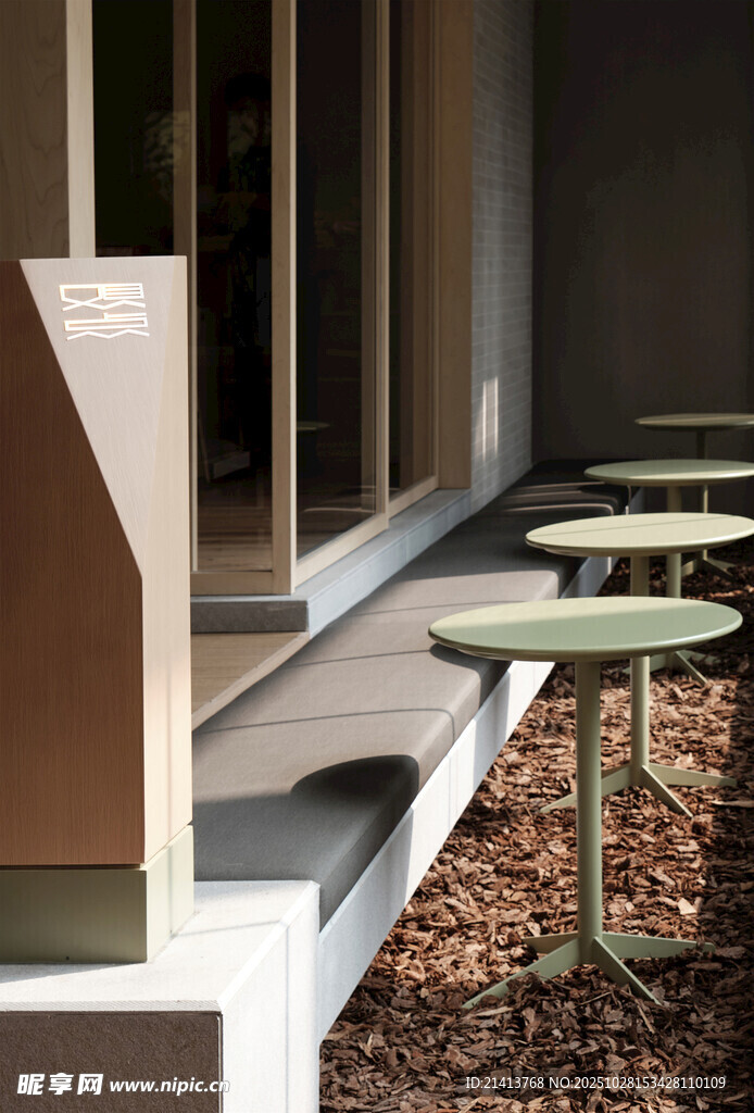 户外简约风休闲桌椅组合