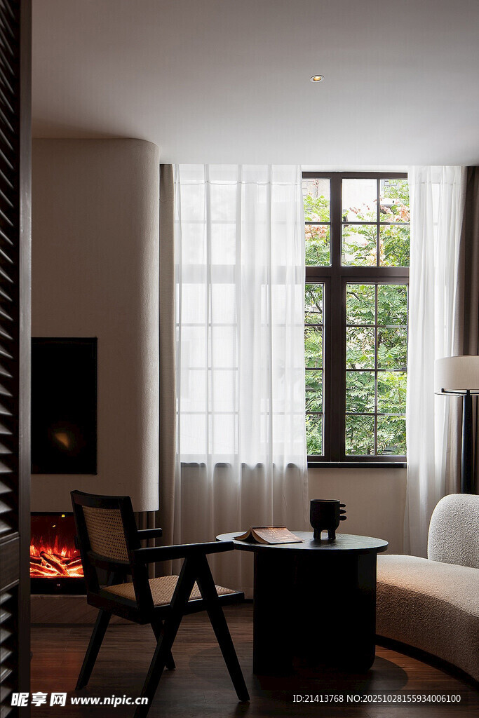 现代简约风客厅温馨场景