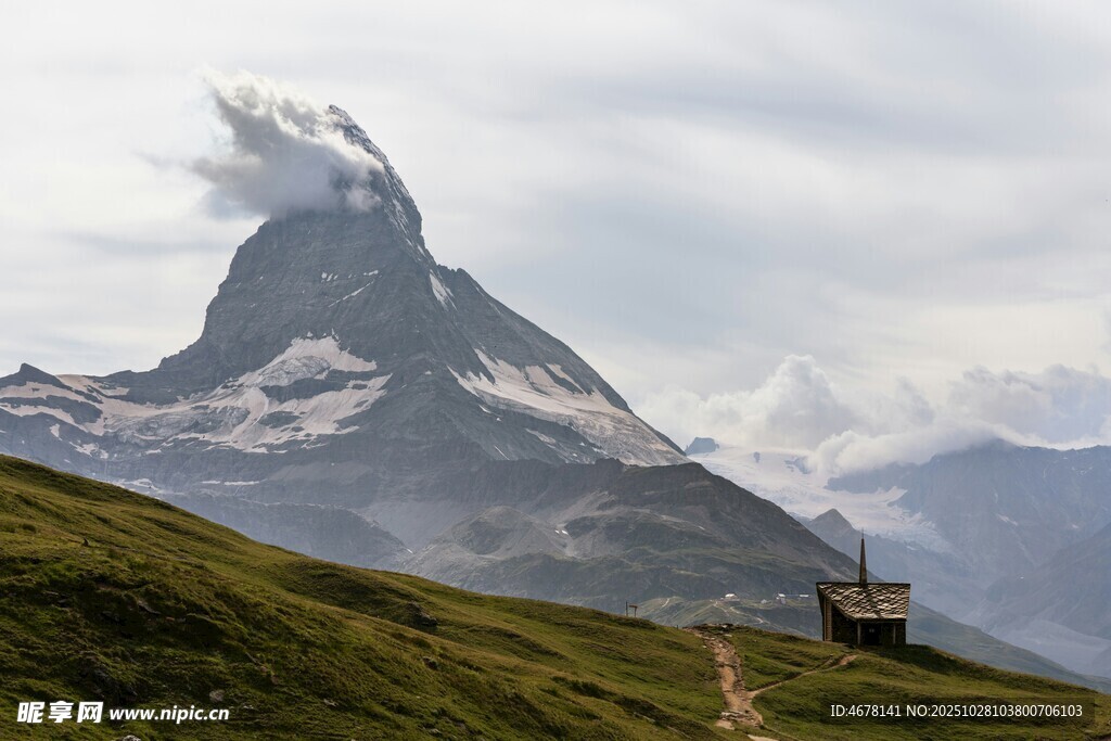 马特洪峰下的山间美景