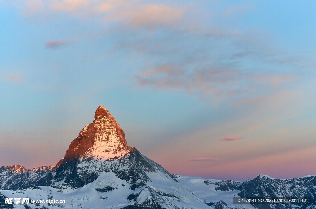 马特洪峰的壮丽日出景观