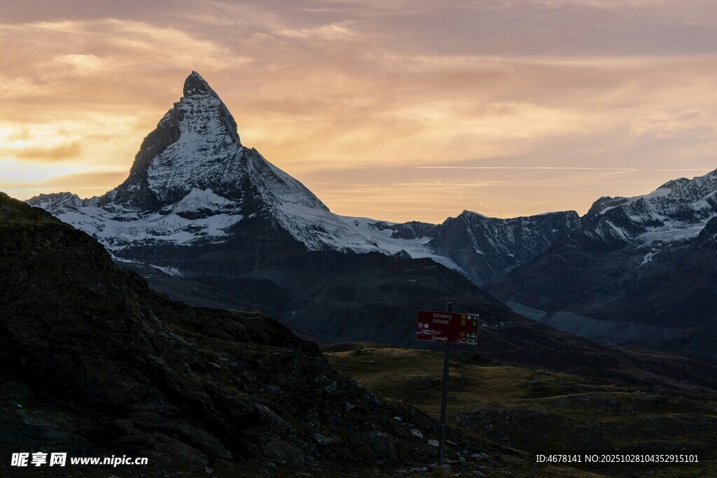 马特洪峰壮丽日落景象