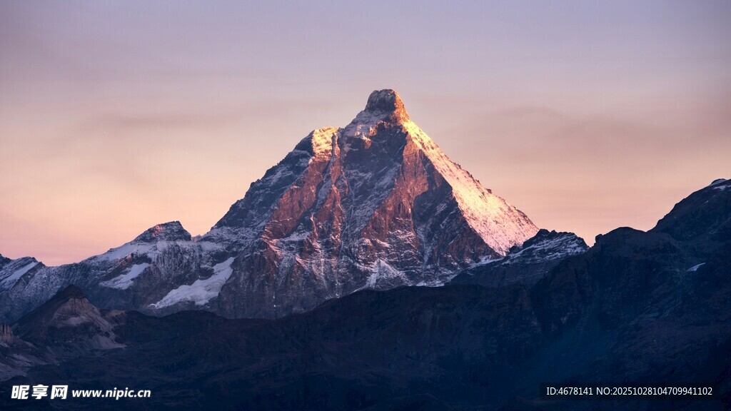 壮丽马特洪峰日出景象