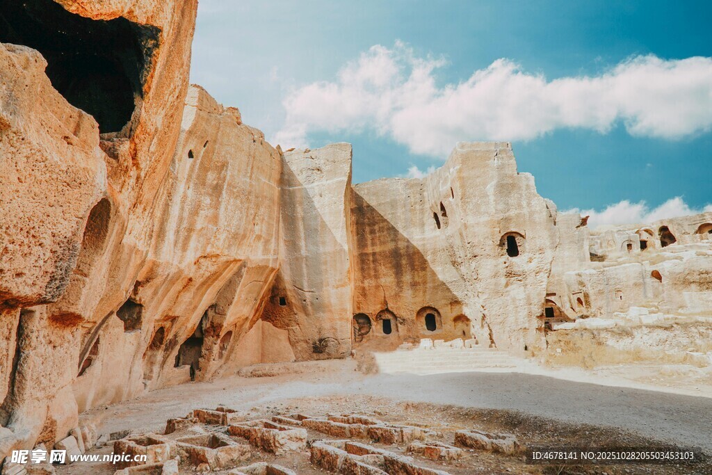 古老壮观的沙漠岩石景观