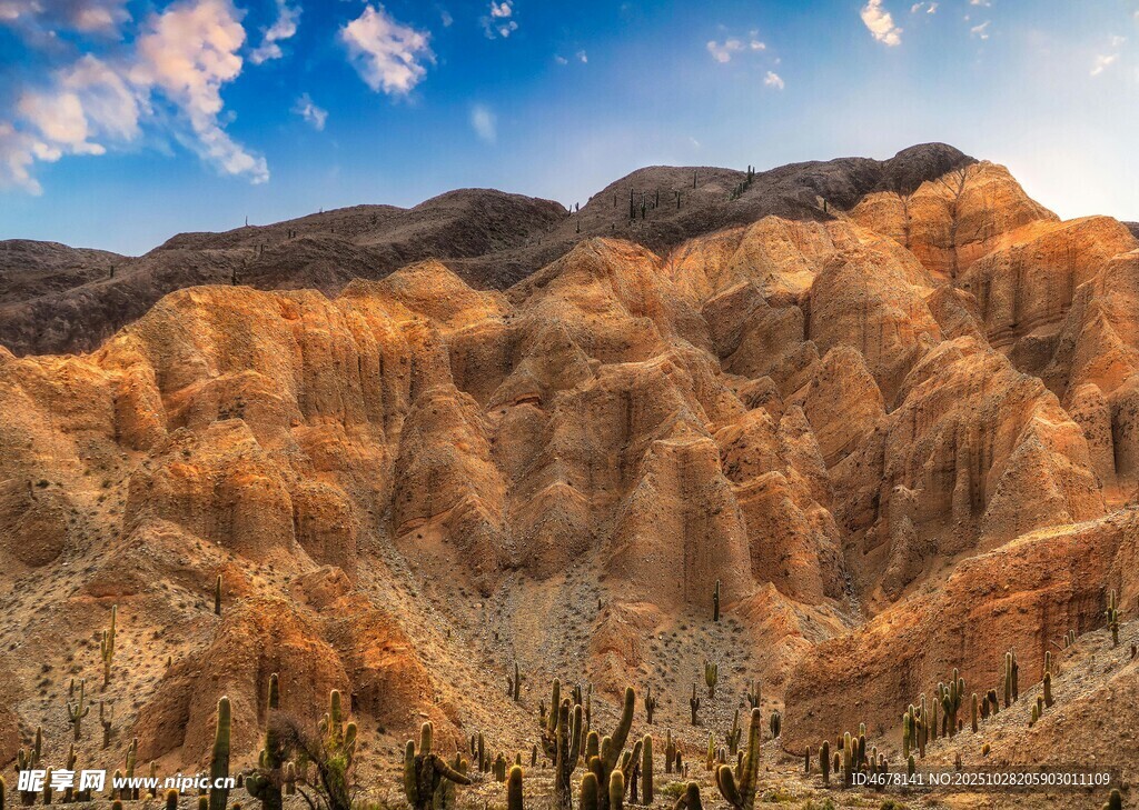 壮丽山景色彩斑斓的地貌