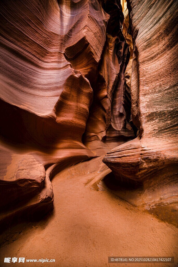 羚羊峡谷内的壮丽沙岩景观