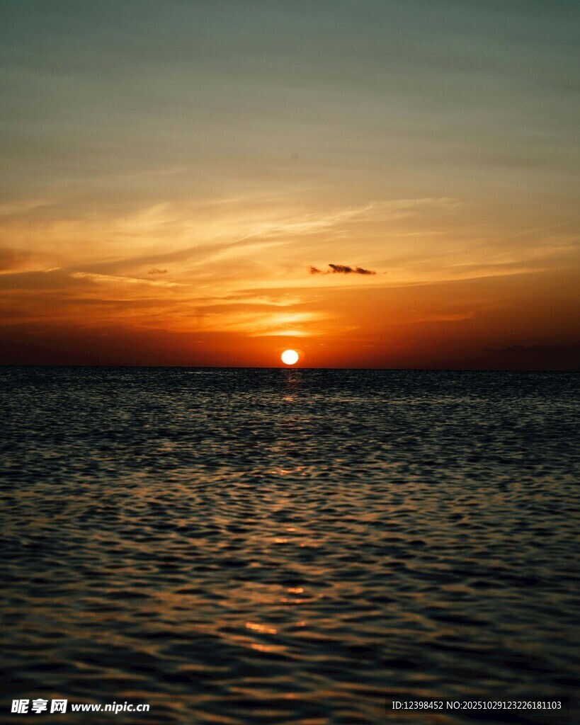 海上日落美景