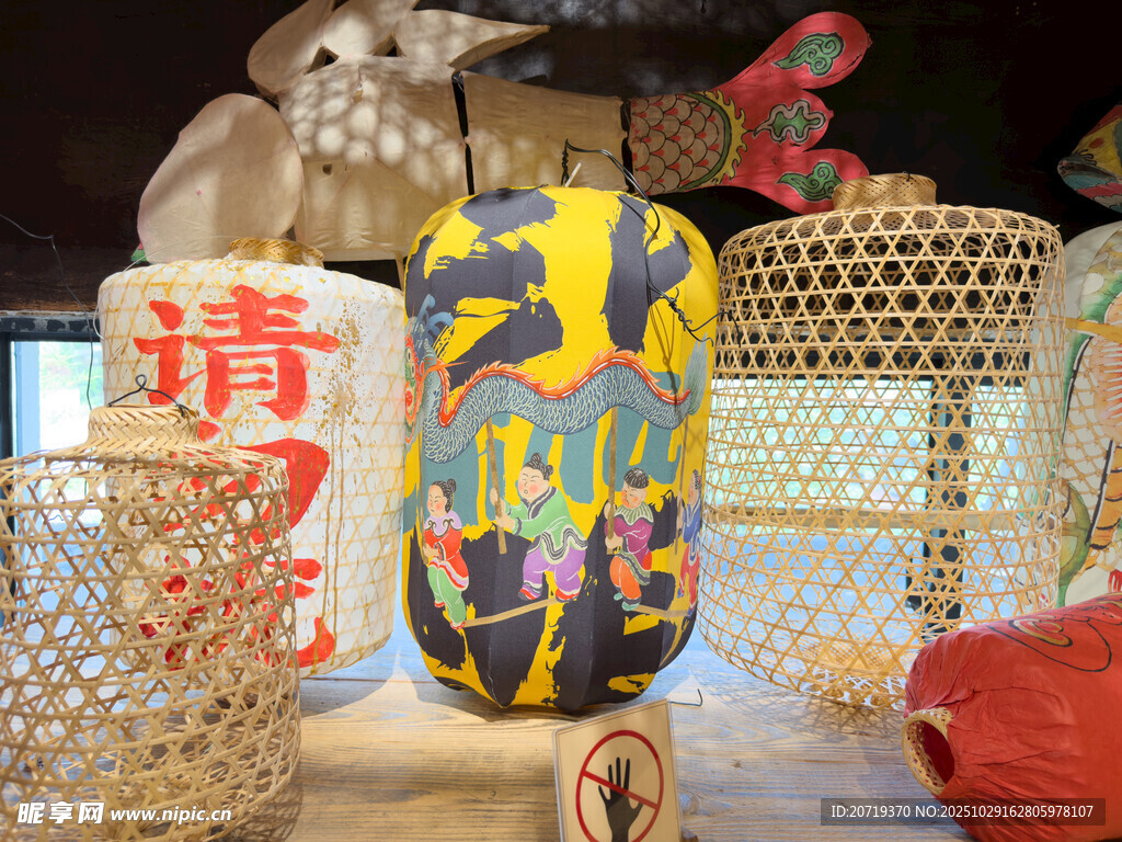 多彩创意灯笼展示