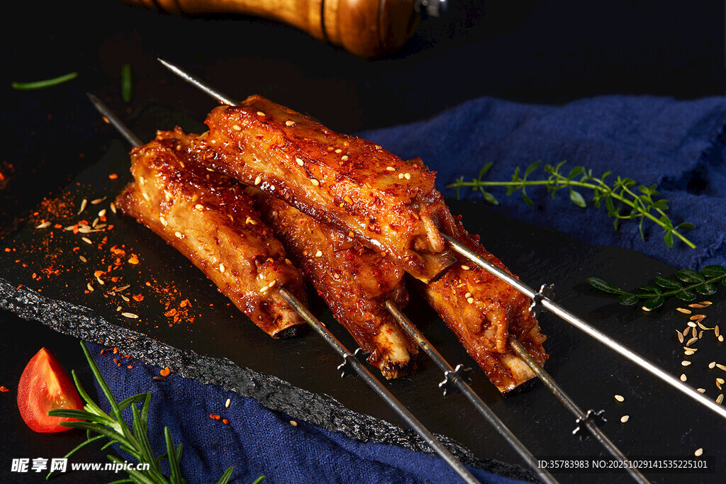 美味烤排骨诱人色泽
