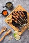 美味烤肉串佐料相伴