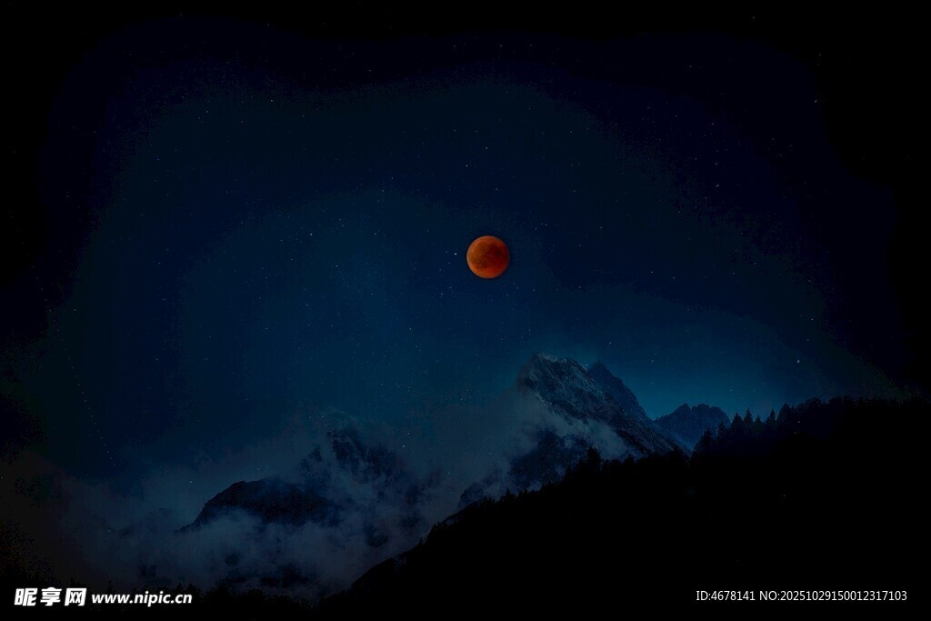 夜空中的红月景象