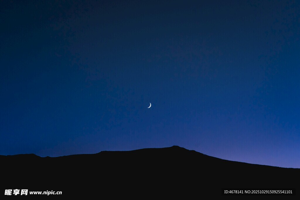 夜幕下的山巅与天际孤星