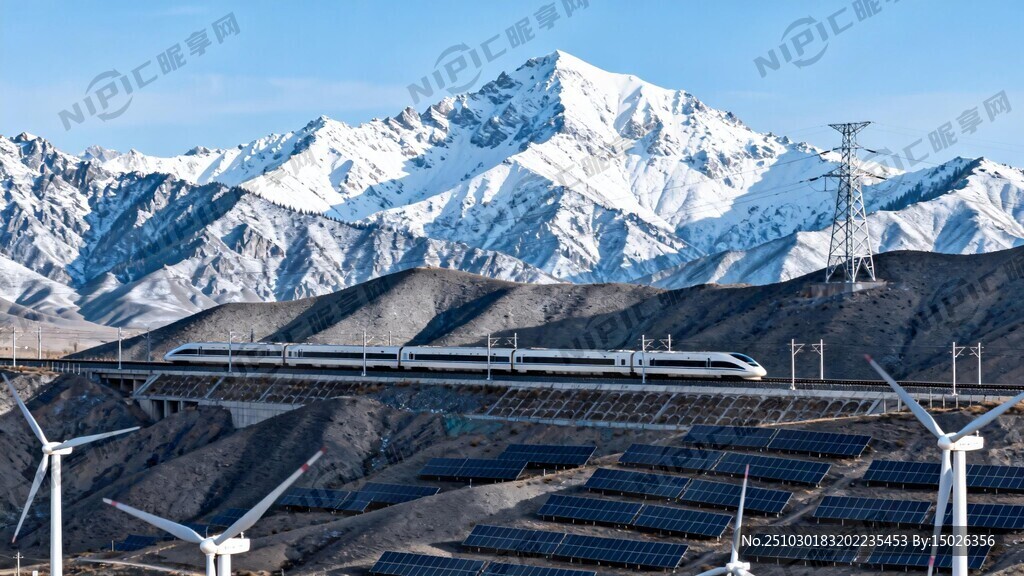 雪山      高铁  电塔 