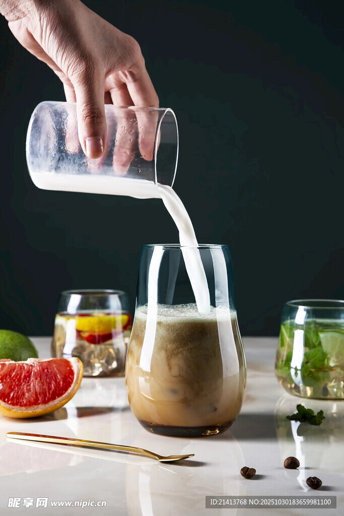 手冲美味果汁瞬间