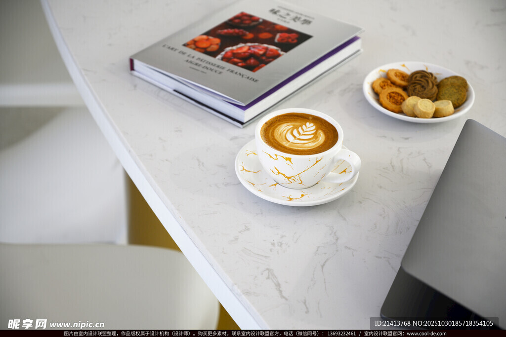 咖啡与书籍的惬意时光