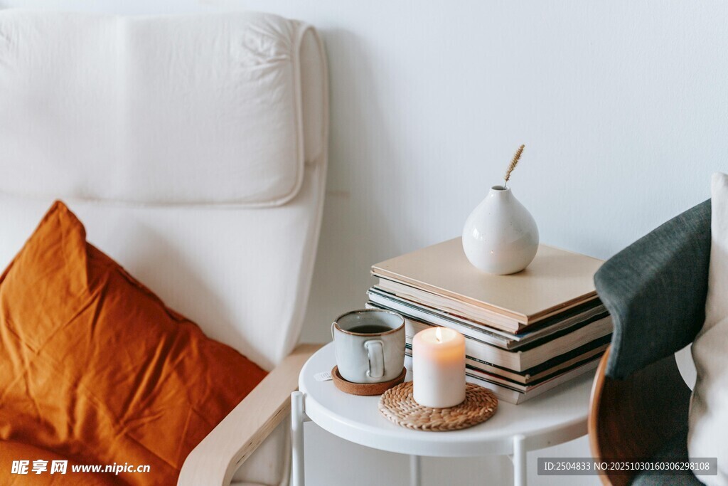 温馨客厅角落的闲适布置