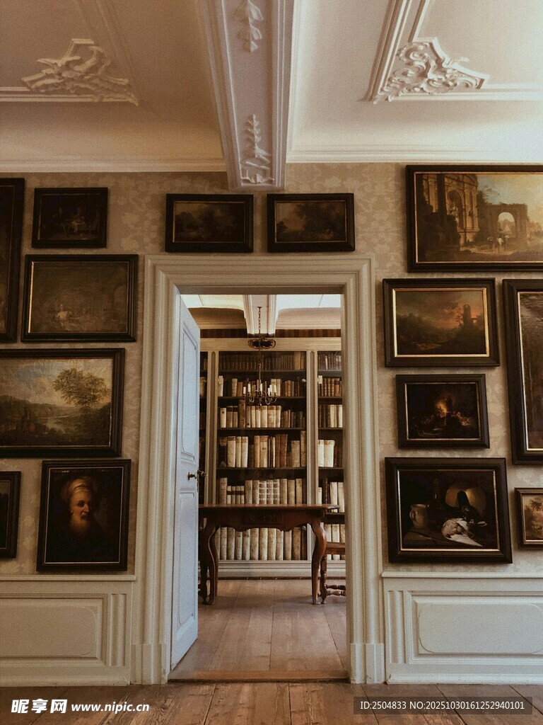 古典艺术画廊内景