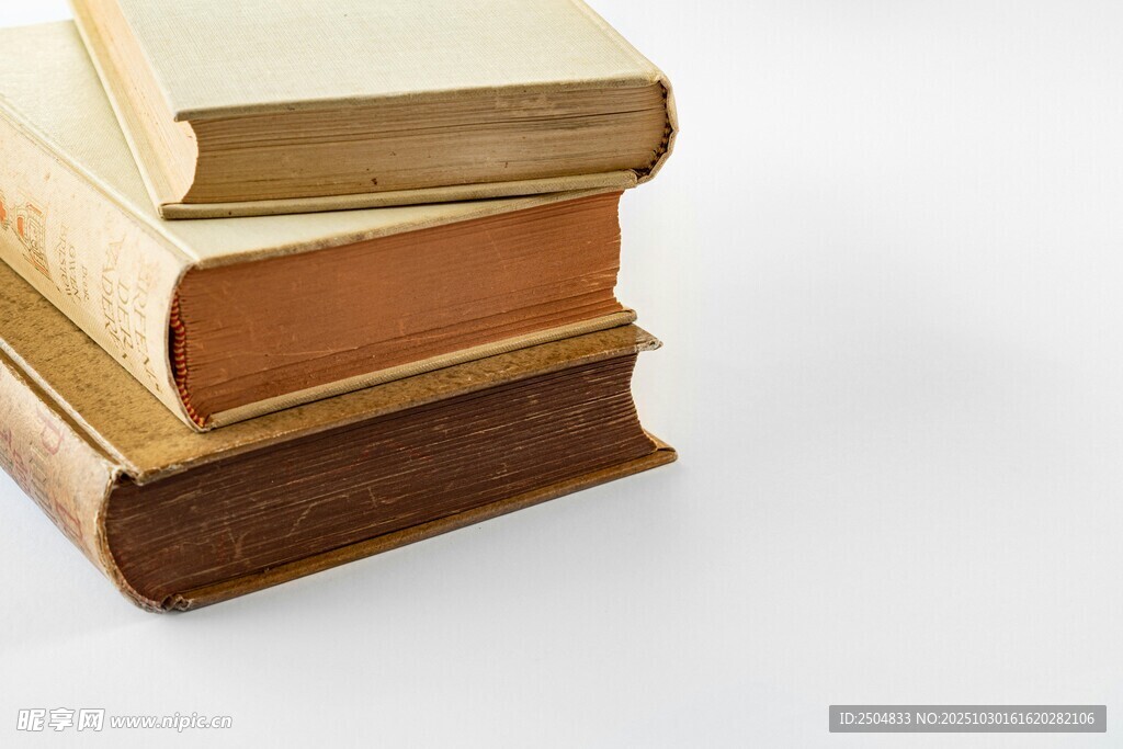 复古堆叠旧书籍