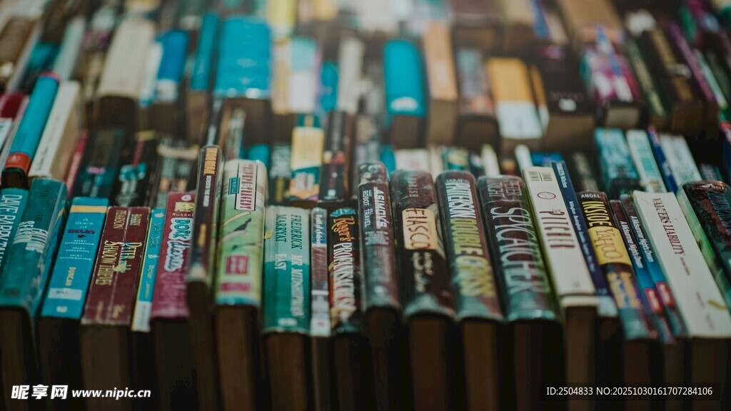 多彩巧克力棒整齐陈列