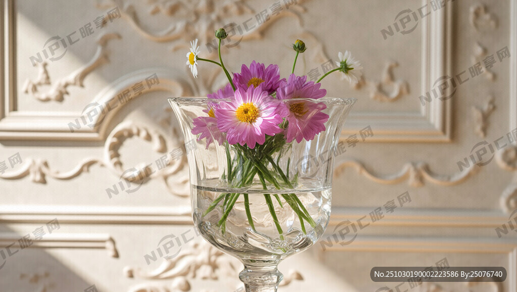 鲜花 静物 造型独特的玻璃器皿